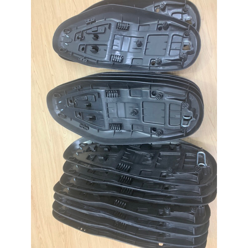 Đế yên xe Sirius 50cc/110cc nhựa đúc chuẩn dẻo dai chắc chắn