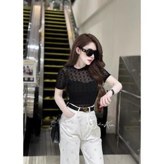 Áo croptop tay ngắn lưới dập logo hịu ly
