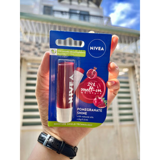 Son dưỡng Nivea Pomegranate Shiper Lip Balm 4.5gr.Hương lựu