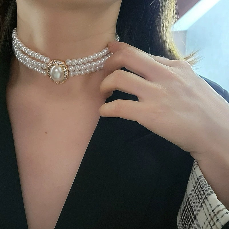 Vòng cổ hạt ngọc đính đá cổ điển 3 hàng - Arora Boutique