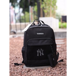 Balo thời trang BACKPACK MLB màu đen chất liệu vải Polyester bền đẹp có túi nhỏ đi kèm