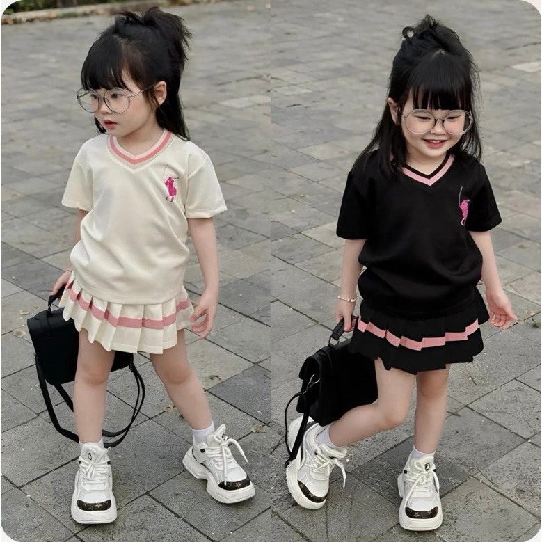 SET VÁY NGỰA CỔ TIM XẾP LY CHO BÉ GÁI TỪ 9-35KG. ÁO CỔ V HỌA TIẾT NGỰA THÊU CHÂN VÁY XÒE.