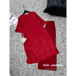 gấm suông đỏ cổ tròn dáng cách tân