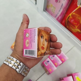 Kem Cô Gái Tóc Xù Young One Loại 1