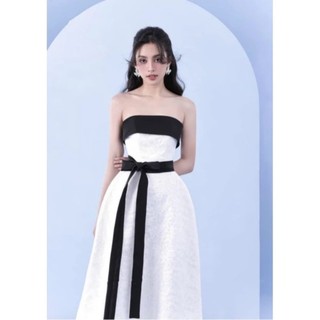 Đầm cúp trắng dáng dài thắt eo