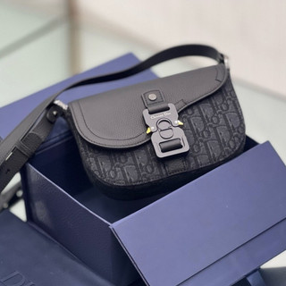 ⚡️ - túi đeo chéo dlor oblique mini saddle messenger bag with strap black, túi đeo chéo dlor monogram