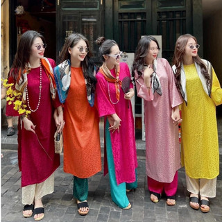 Áo gấm hồng đậm dáng suông cổ tròn