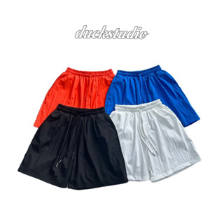 Quần short vải dù nhăn trơn form trên gối