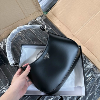 Túi Prada kẹp Nách Dáng Bầu Fullbox