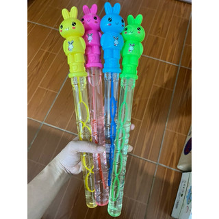 Thổi bong bóng đủ màu sắc