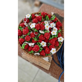 Móc khóa len handmade quả dâu tây