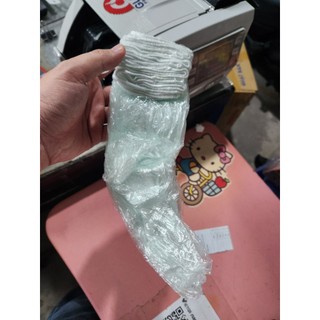Một cái bao nilon trùm nón lá