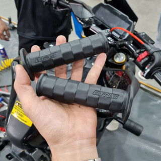 Bao tay Daytona gắn các loại xe máy, êm ái, bám tay không mỏi
