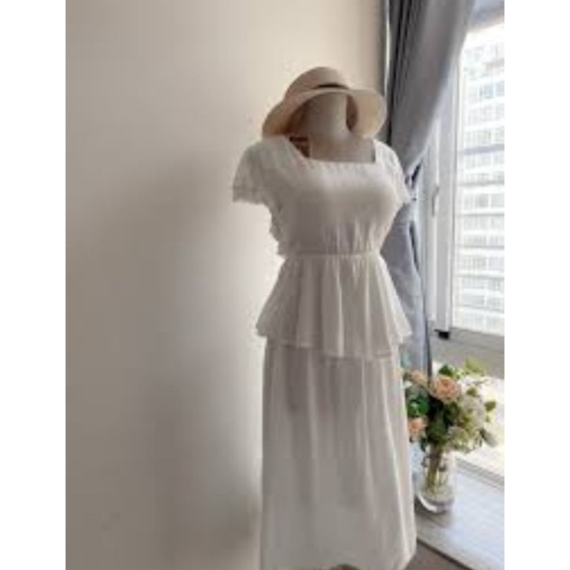 Đầm lụa trắng y hình còn size L 50-60 kg