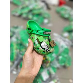 Sục gắn stick c.r cho bé