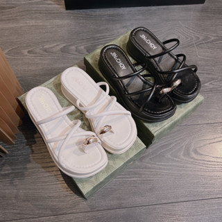 Dép nữ xỏ ngón khóa vàng dây mảnh đế cao 5cm A4