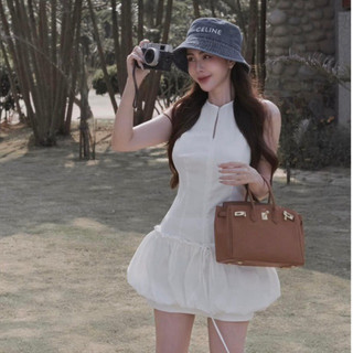 JENNYCLOSET •  Đầm nữ thiết kế sát nách chân váy bồng tiểu thư , Váy sát nách xẻ ngực dáng ngắn hàng L1