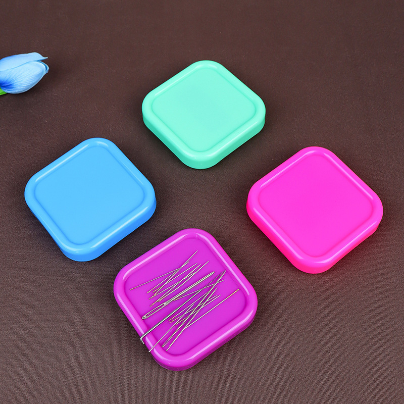 Sáp Vuốt Chỉ Cao Cấp - Hộp đựng kim có nam châm - Kéo bấm chỉ có nắp đậy - Phụ kiện tranh thêu chữ thập