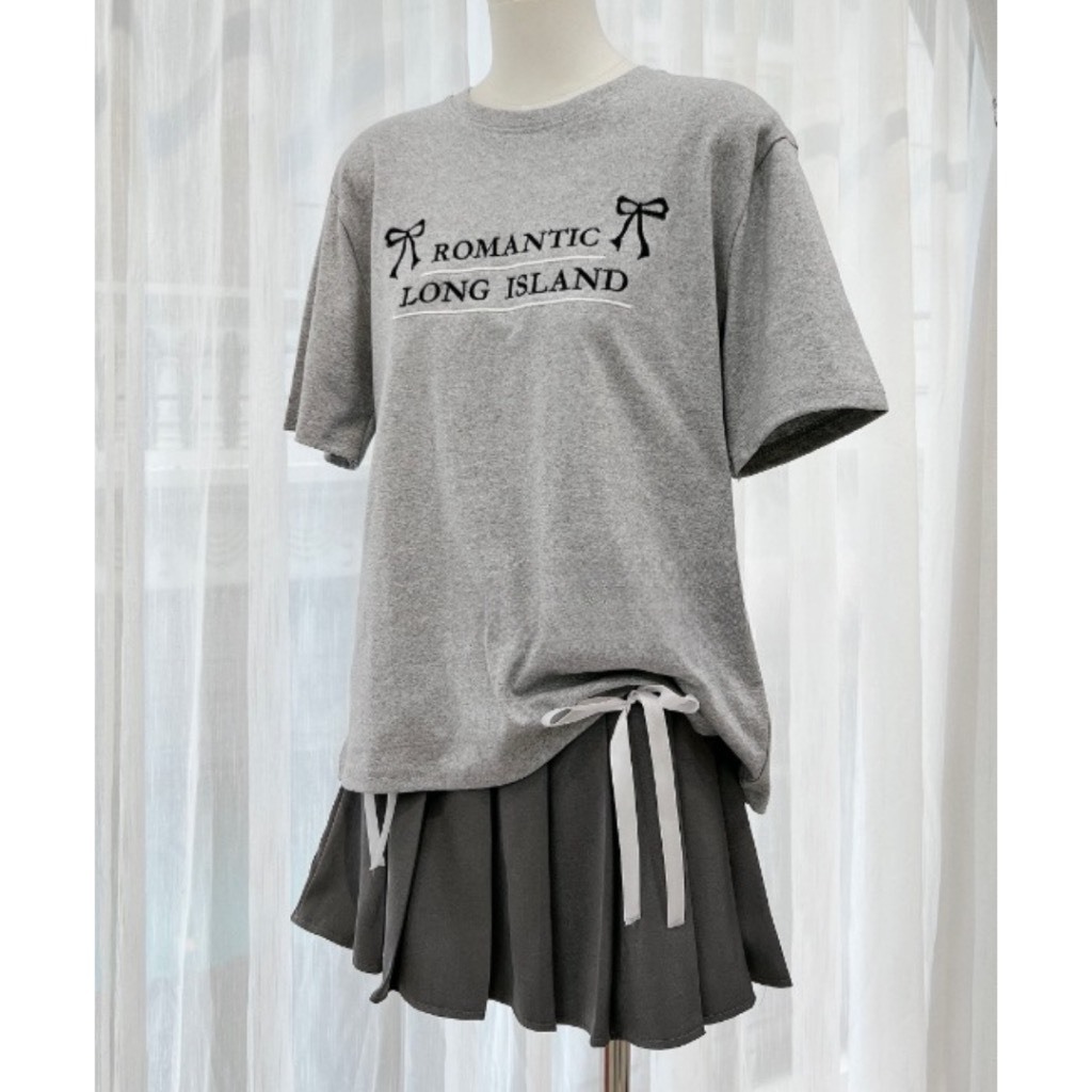 Set Bộ Đồ Nữ Áo Phông Xám Thêu ROMANTIC Ngắn Tay Mix Chân Váy Xếp Ly 2 Nơ Trắng Freesize S388