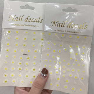 sticker trang trí móng hình hoa nhé ạ