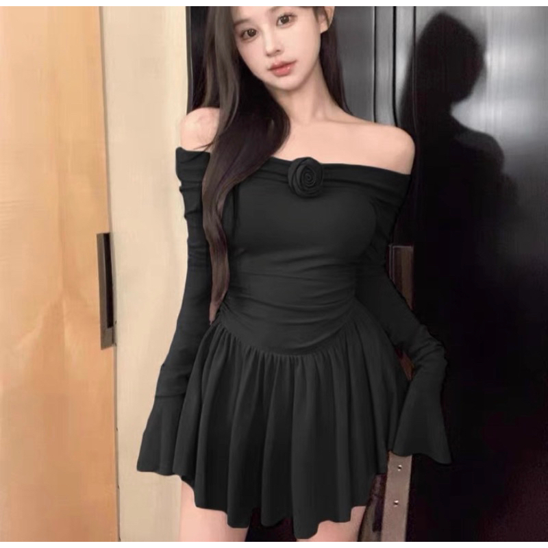váy trễ vai đính hoa