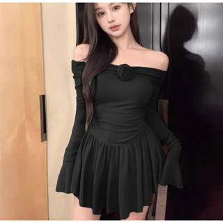 váy trễ vai đính hoa