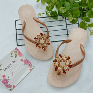 Dép nhủ sao nâu mix charm tổng hợp