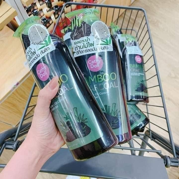 Sữa tắm chiết xuất từ than tre Cathy Doll ngăn ngừa mụn lưng (HÀNG THÁI LAN CHÍNH HÃNG)