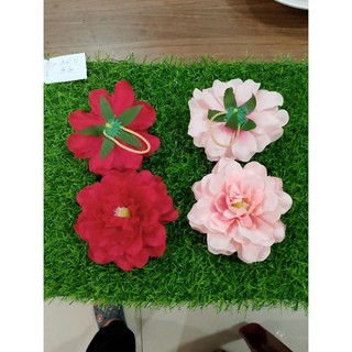 Hoa cài tay múa hát văn nghệ
