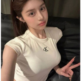 Áo thun croptop mới in hình chữ mới crck
