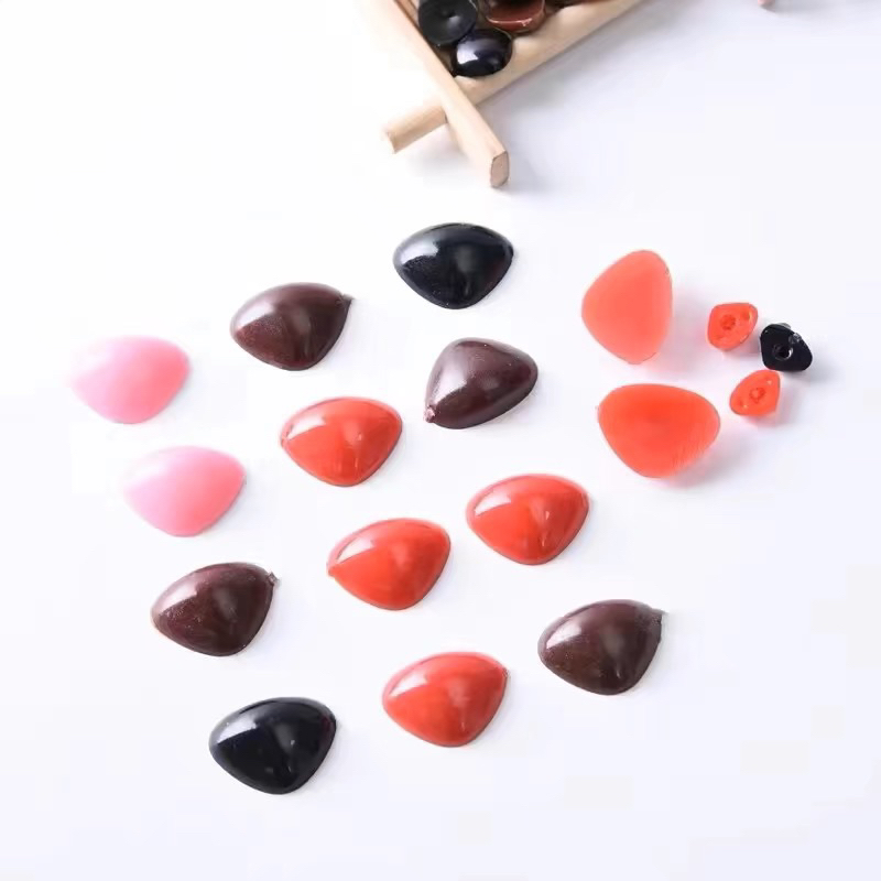 Mũi thú dán nhiều màu sắc lựa chọn
