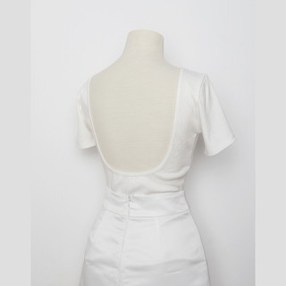 Áo thun hở lưng kiểu dáng basic MOOLYS MC017