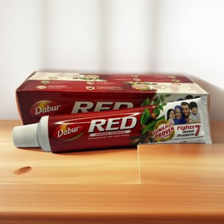 Hạn 8.2027 - Kem đánh răng Dabur Red 100g/200g