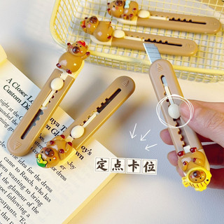 Dao rọc giấy gắn charm hình gấu Capybara