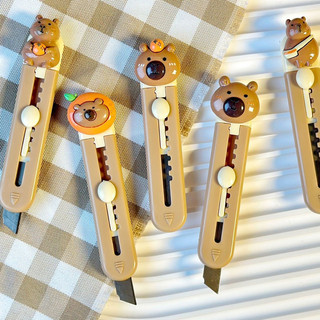 Dao rọc giấy gắn charm hình gấu Capybara