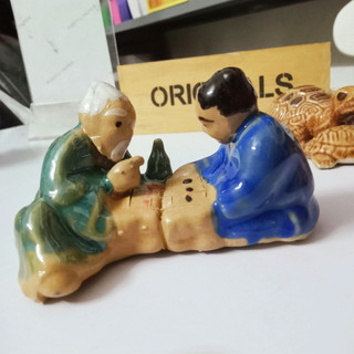 Ông Lão đánh cờ – gốm sứ bát tràng trang trí  BỂ CÁ, hòn non bộ, tiểu cảnh
