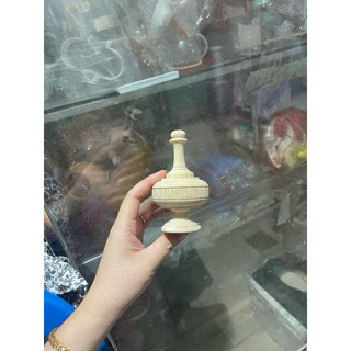 Bầu tre lồng khuyên, hút mật