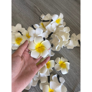 Hoa sứ cài tóc