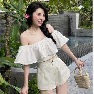JENNYCLOSET • SET 2 MÓN : Áo trễ vai tầng chất đũi crotopcao cấp + Quần sooc kem phong cách tiểu thư mặc đi biển mùa hè