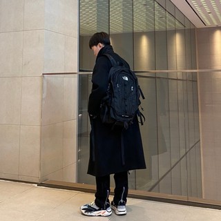Balo TNF Sốp Phô Mai đeo lên bao lực
