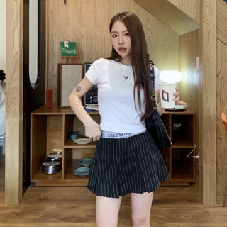 Chân váy ngắn xếp ly phối lưng thun có lót trong màu đen, đen kẻ sọc
