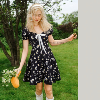 Váy Hoa nhí Doona Suzy phối nơ ngực,in hình hoa cúc cao cấp phong cách tiểu thư Hàn Quốc QuynhTrangBasic