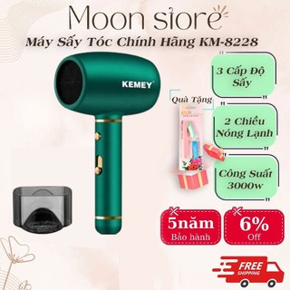 Máy sấy tóc công suất lớn Kemei KM – 8228, với 3 mức chỉnh độ nhiệt chế độ sấy đa dạng công suất lên đến 3000w