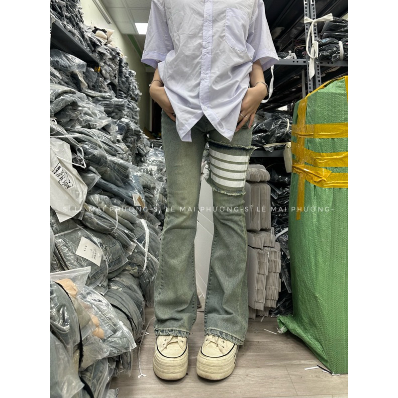 Quần Jean bò ống Loe 4 Vạch Màu Bụi cho nam nữ chất mịn đẹp, trẻ trung | BigBuy360 - bigbuy360.vn