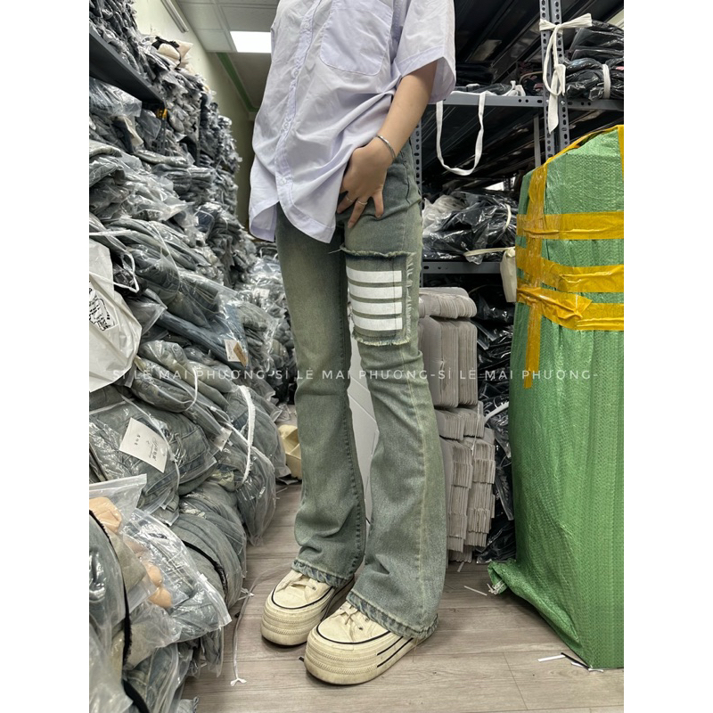 Quần Jean bò ống Loe 4 Vạch Màu Bụi cho nam nữ chất mịn đẹp, trẻ trung | BigBuy360 - bigbuy360.vn