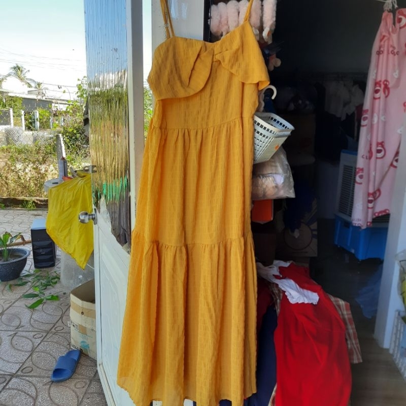 new đầm 2 dây vàng nhạt hơn ảnh