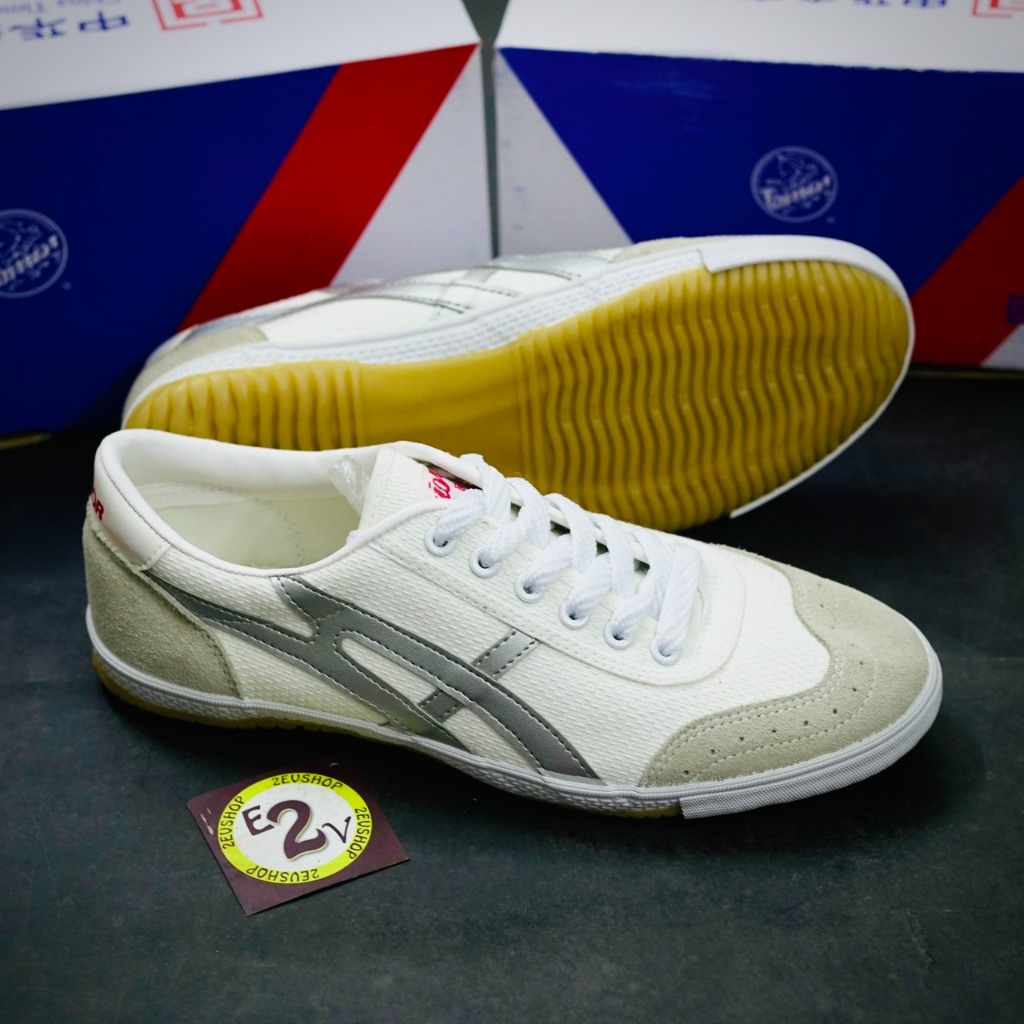 Giày đá bóng Bata Chính Hãng Warrior Siêu Phủi Trắng Viền Xám - 2EVSHOP