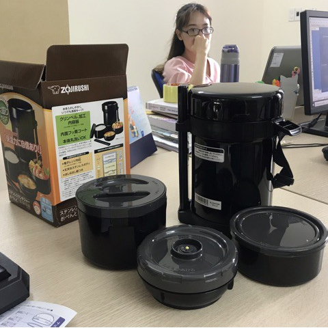 Hộp cơm giữ nhiệt 3 ngăn Zojirushi SL-GH18-BA Nhật Bản cao cấp giữ nhiệt 6h, dùng lò vi sóng Hàng ch