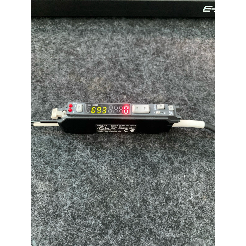 Cảm biến sợi quang -- Keyence FS-V33 --