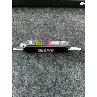 Cảm biến sợi quang -- keyence fs-v33 --